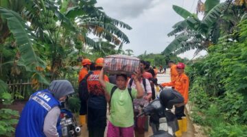 Tiga Kecamatan di Kabupaten Karawang Terendam Banjir Hingga Dua Meter